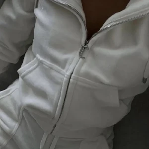 Vit Juicy couture kofta!  - Ny skick Juicy coutur koftan, bara överdelen. I storlek M och vit/beige! Helt Ny!!!