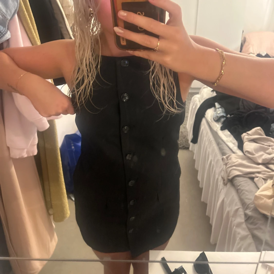 Svart kort dressad klänning H&M - 1