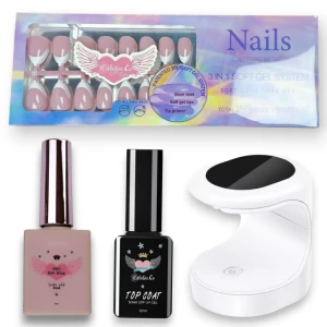 Press-on Naglar Kit med UV-lampa - Komplett gel nagelkit från Cabelos Co. och vita franska lösnaglar, gel glue, top coat och en smidig mini UV-lampa. Perfekt för att fixa snygga salongsliknande naglar hemma. Innehåller 150 tippar i olika storlekar och allt du behöver för att applicera och härda gelen.
