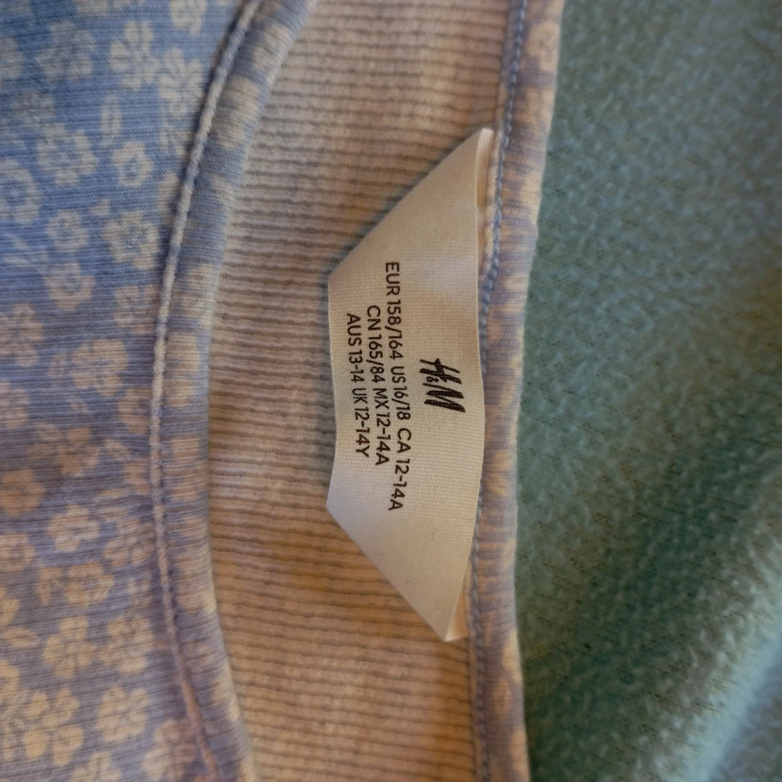 Ljusblå blommig topp från H&M - 2