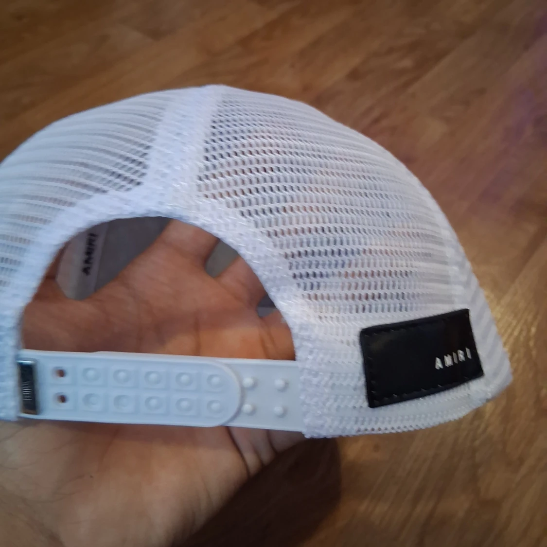 Vit meshkeps från Amiri - 2