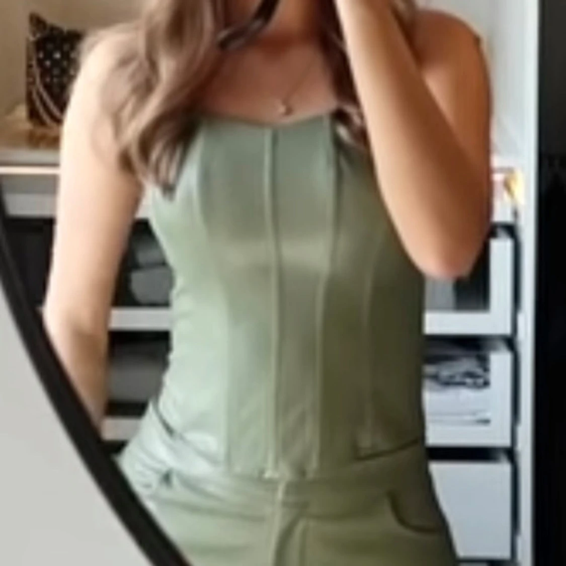 Grön korsett i skinnimitation - 1