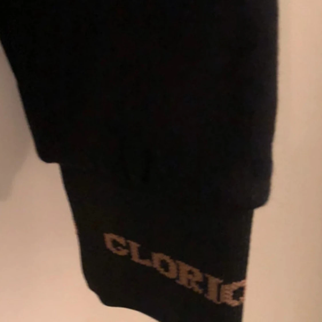 Svart sweatshirt Glorious med orm - 2