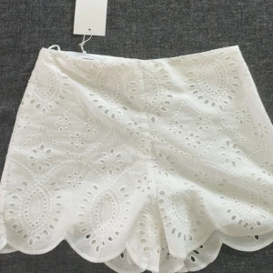 Spetsshorts  - Såå najs spetsshorts från Zara💝💝 slutsålda o prislapp kvar 