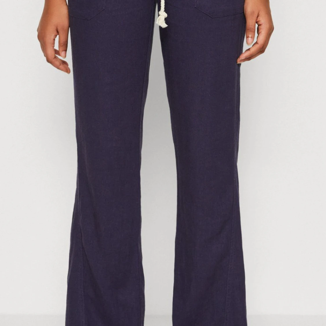 Mörkblå linnebyxor från Roxy