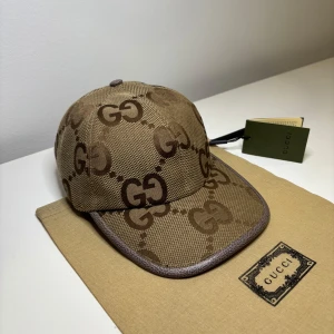 Gucci keps - Säljer en helt ny Gucci keps. Har fler kepsar på profilen.