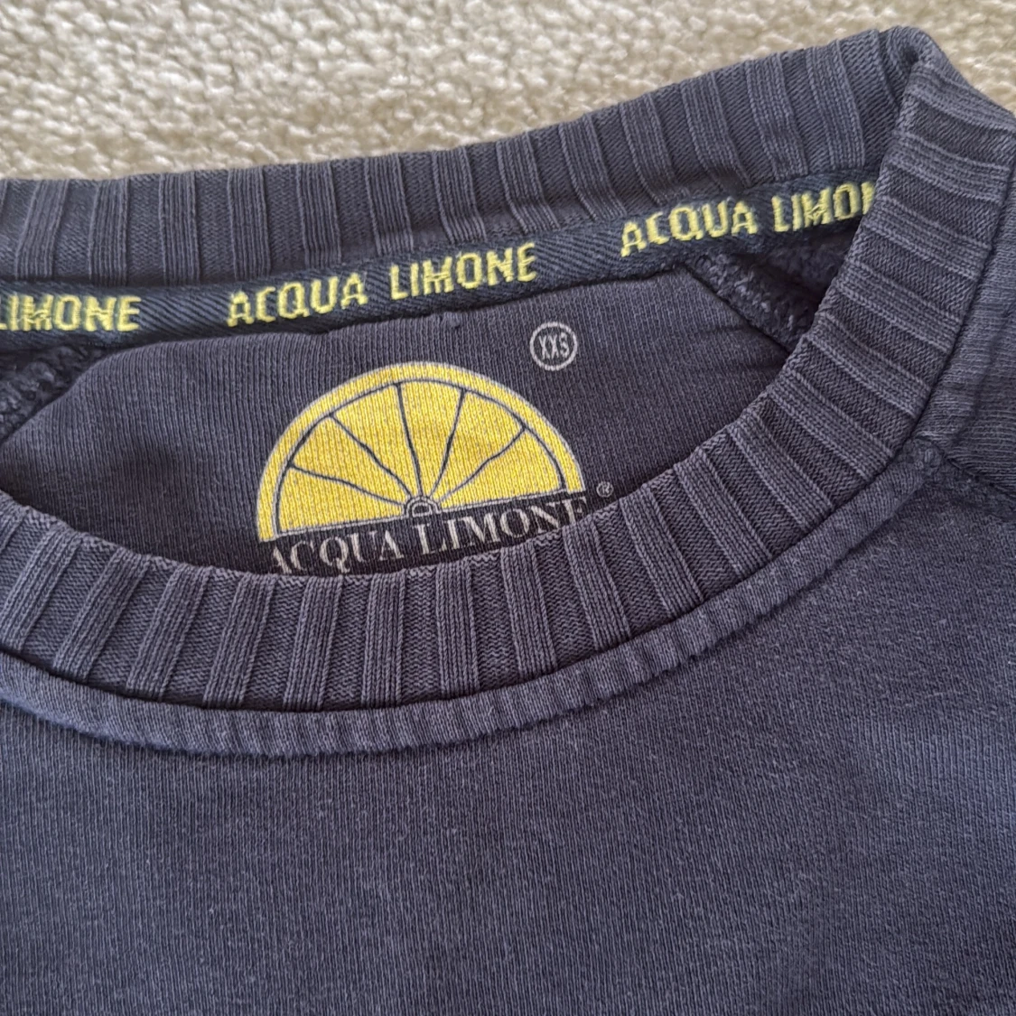 Mörkblå sweatshirt från Acqua Limone - 1