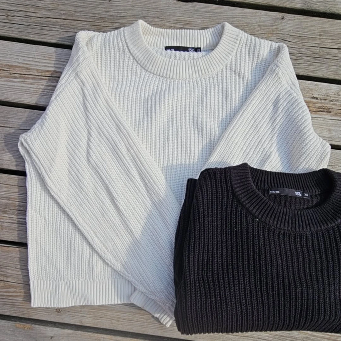 Två stickade tröjor - 1