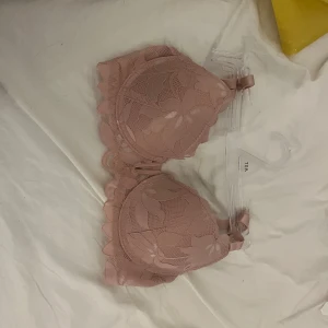 Push up bh - Helt ny push up bh köpt på Ullared aldlrg snobbs storlek 70A