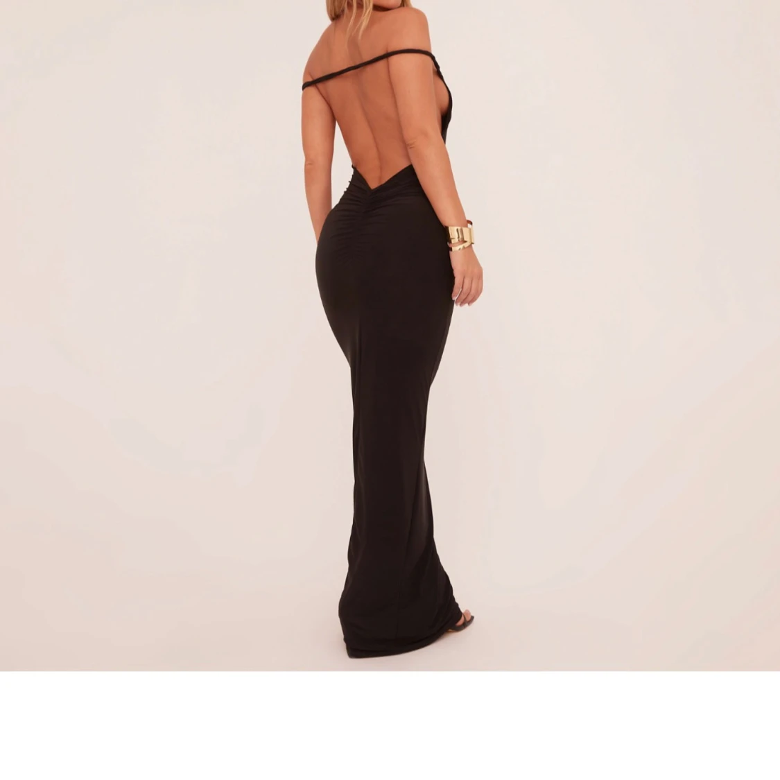 Svart lång offshoulder klänning - 1