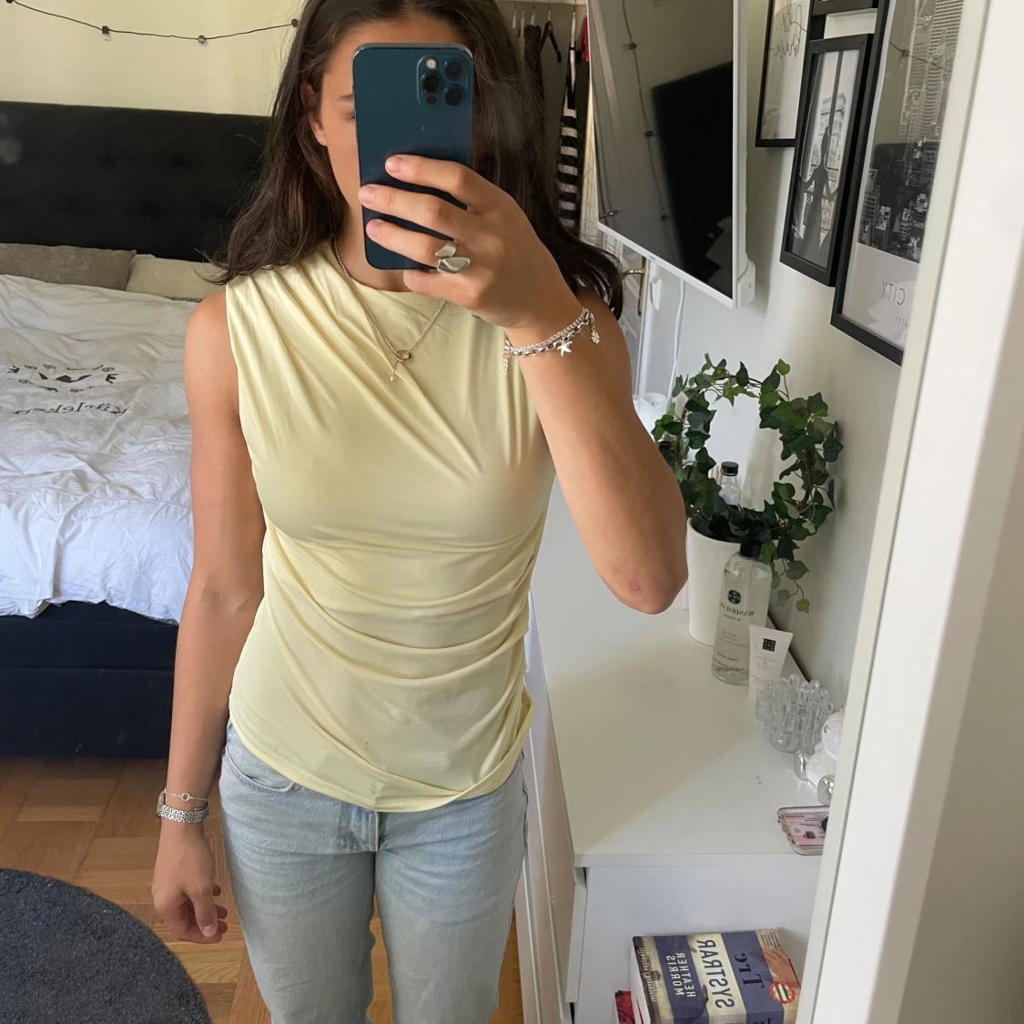 Ljusgul ärmlös topp från H&M