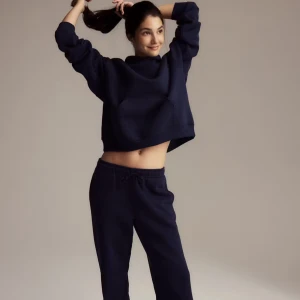 Mörkblått mjukisett från Gina tricot - Säljer mjukissettet med hoddie och byxor i strl S bra skick och pris går och diskuteras 🤗