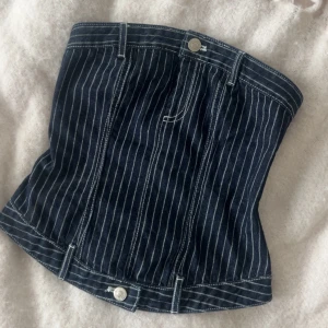 Jeanstopp - Suupersnygg jeans bandeau topp, säljer då den inte kommer till användning 