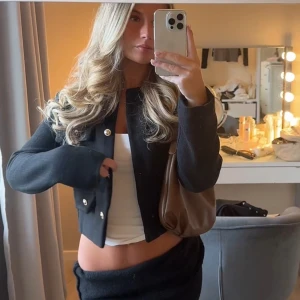 Jacka alessia  - Nytt skick! Köparen står för frakten 