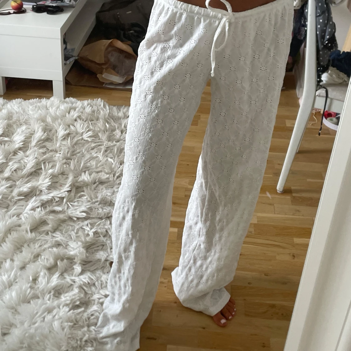 Vita broderade linnebyxor med snörning - 2