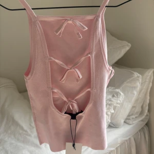 Rosa linnetopp med knytning i ryggen - Helt ny stl xs