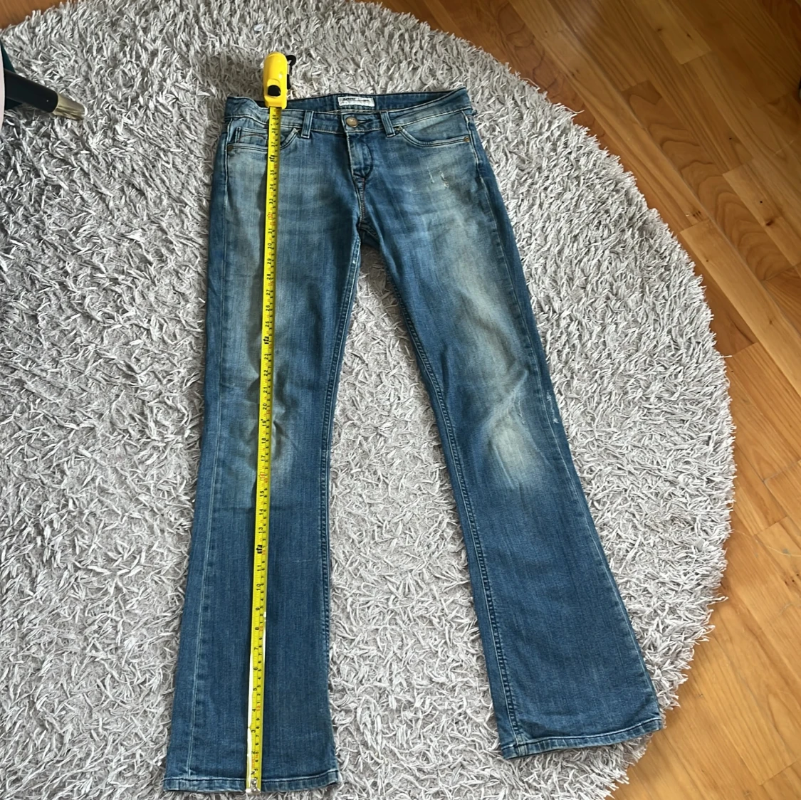 Blå bootcut jeans  - 4