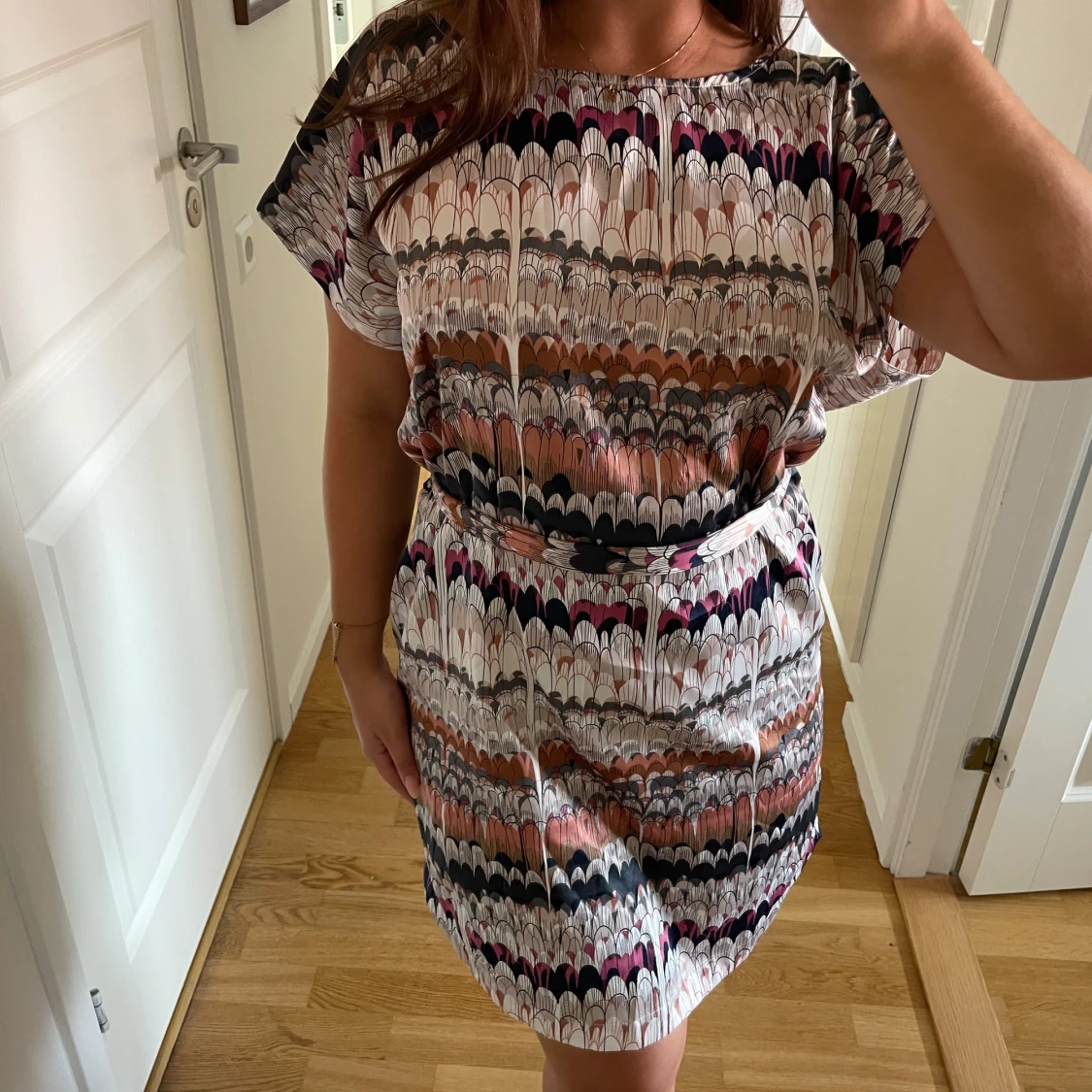 Mönstrad klänning - 1