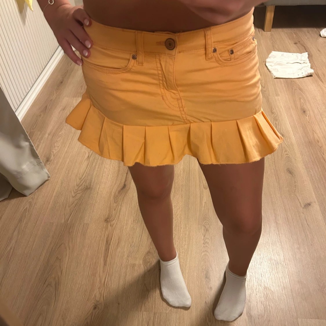 Aprikosfärgad volangkjol