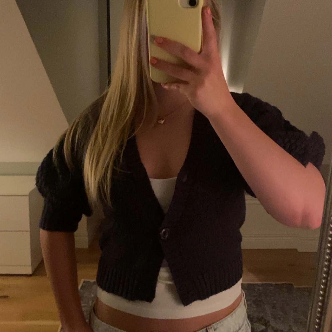 Svart croppad kofta med knappar