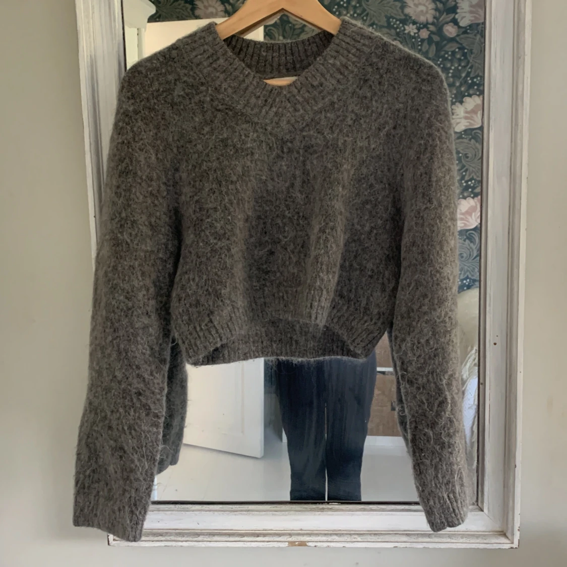 Grå croppad stickad tröja H&M