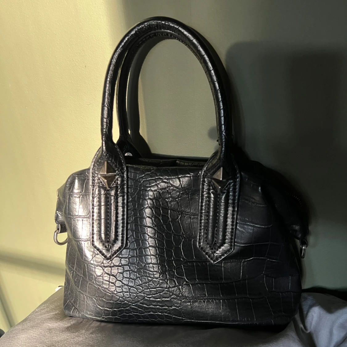 Svart handväska skinnimitation - 1