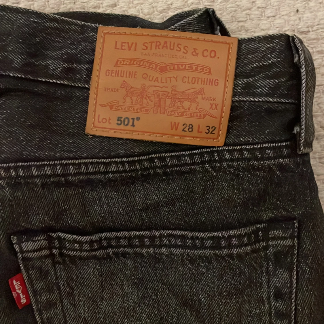 Levi's 501 svarta jeans W28 L32 - 2