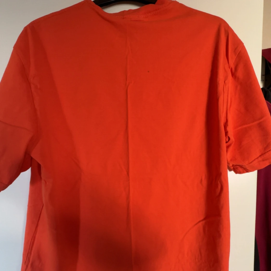 Orange t-shirt med tryck från H&M - 1