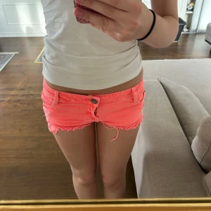 Low waist jeans shorts - Såå snygga, storlek m med skulle säga att det passar xs/s