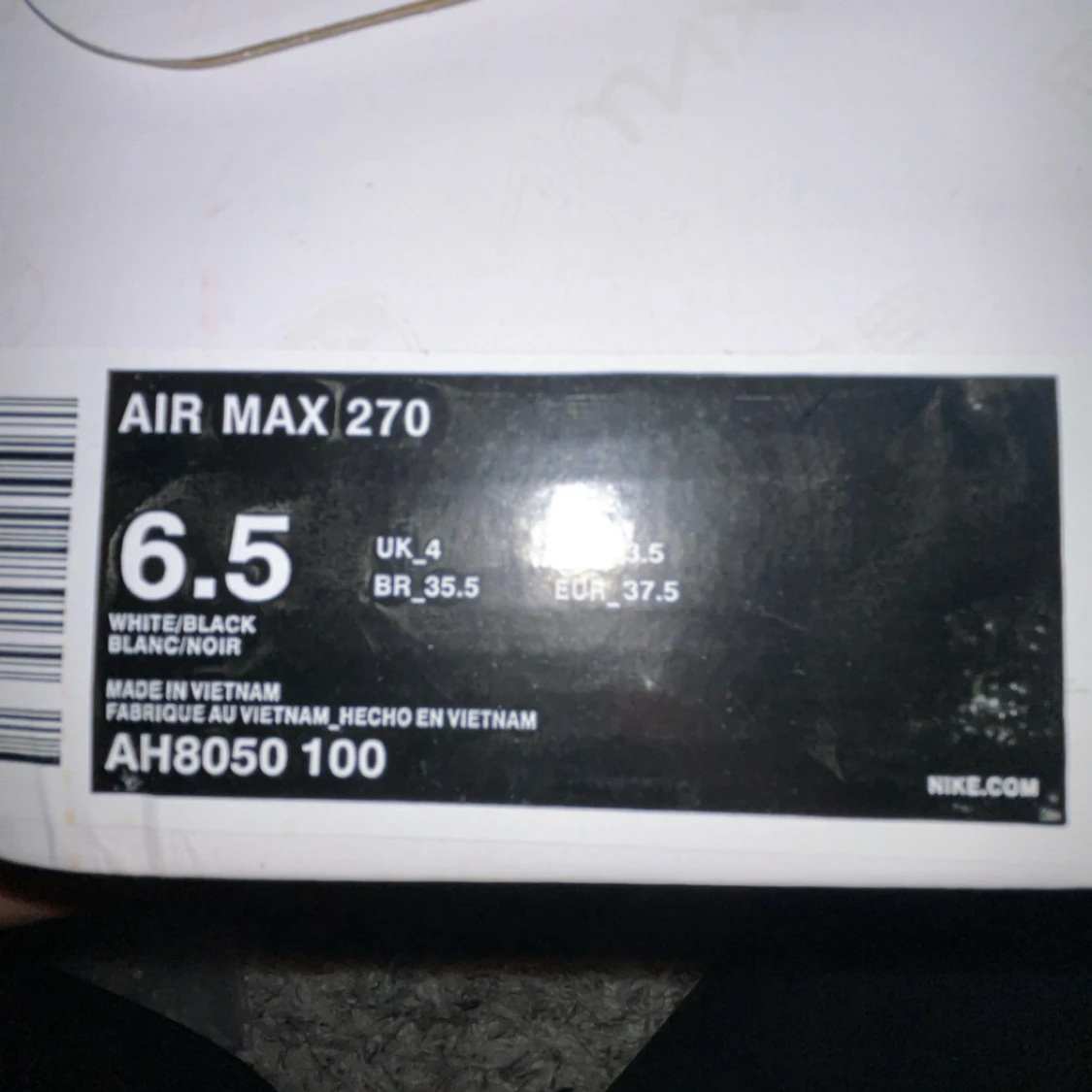 Nike Air Max 270 vit/svart strl 37.5