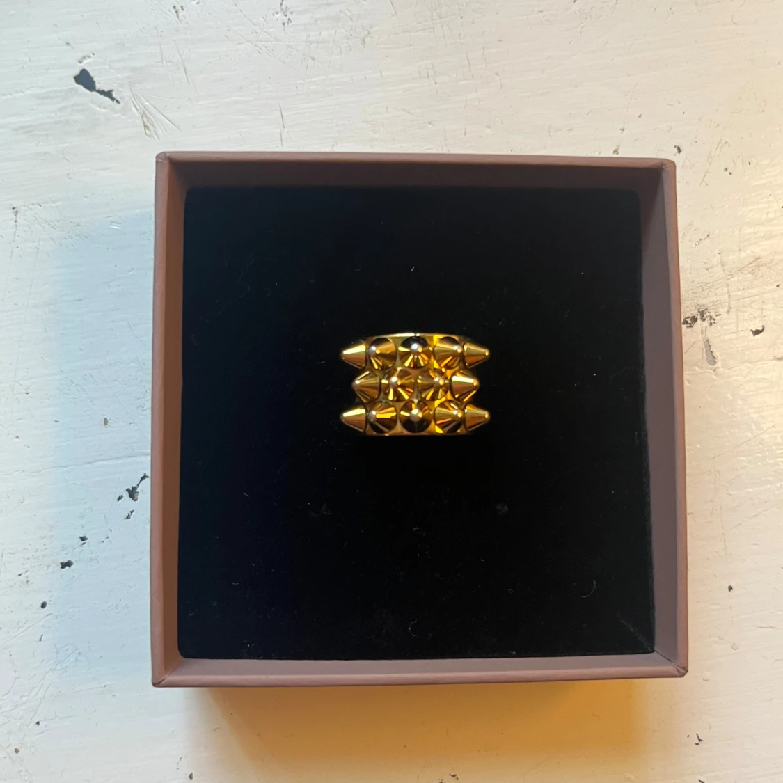 Guldig nitring från Edblad i st 16.80!