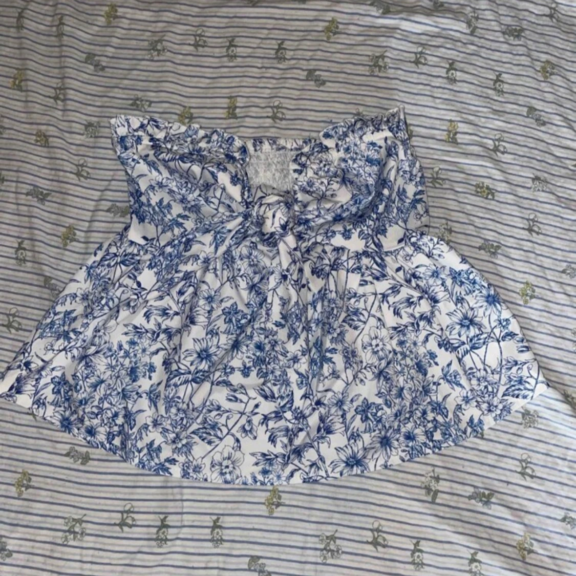 Blommig vit och blå bandeau topp - 3