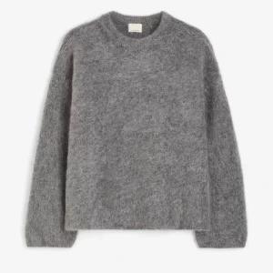 Mohair stickadtröja  - Säljer populär oversized stickadtröja i mohair från h&m!🩷💕Passar mig med S. Köpt för 800!