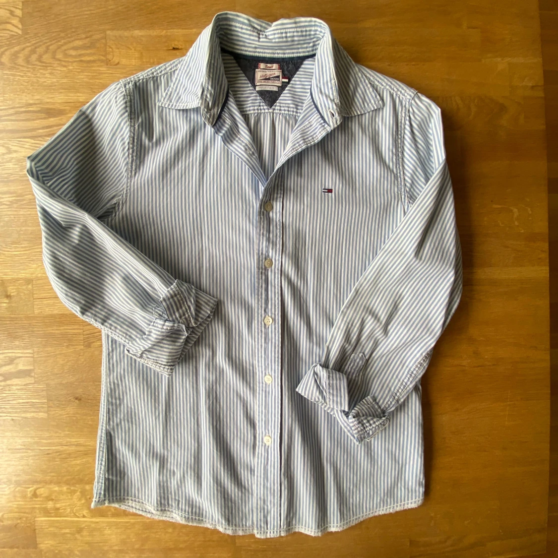 Blårandig skjorta från Tommy Hilfiger