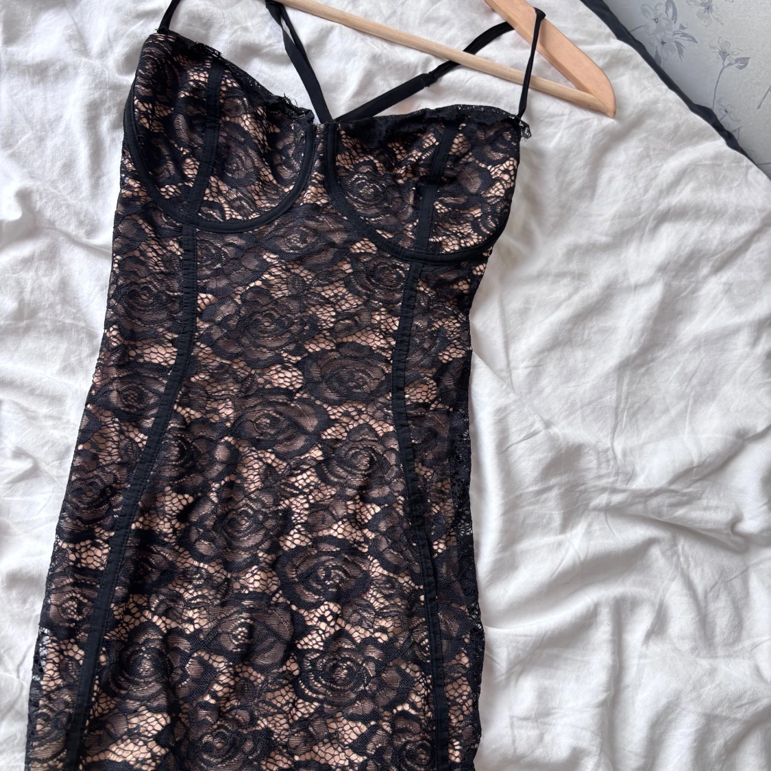 Svart spetsklänning från SHEIN