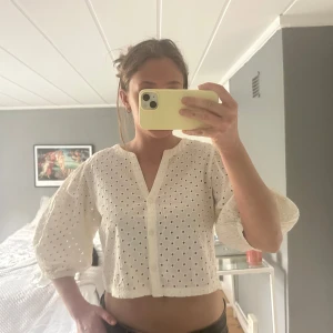 Blus - Vit croppad topp från Lindex 🤍S