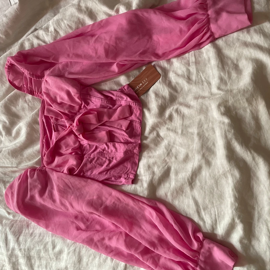 Rosa croppad blus från Helen Sky