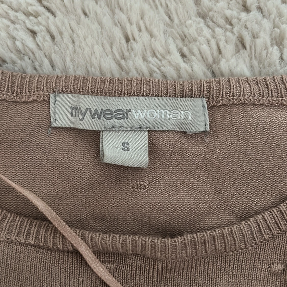 Beige prickig stickad tröja från Mywearwoman - 4