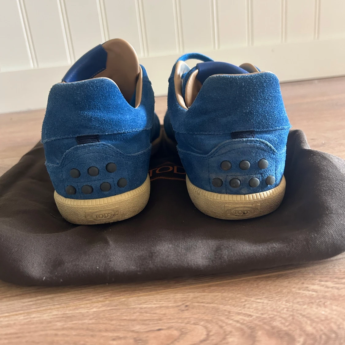 Blå mocka sneakers från Tod's - 2