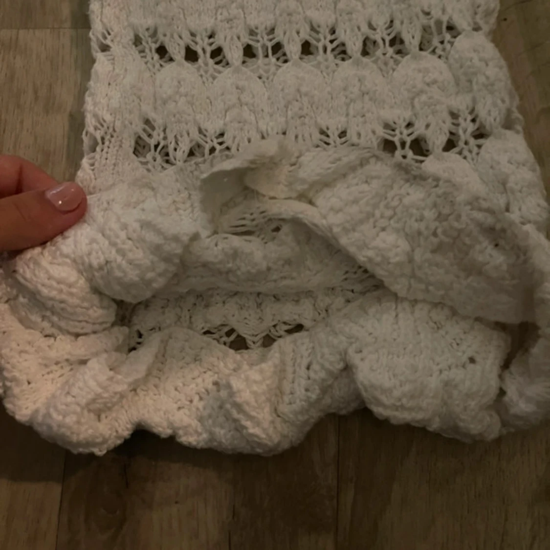 Vita virkade byxor med volangkant - 2