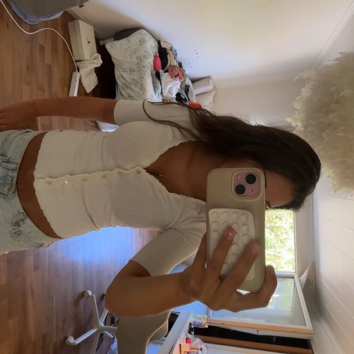 Vit croppad ribbad topp med knappar