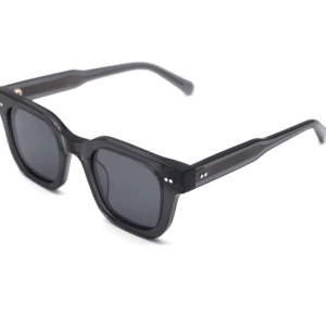 Solglasögon ~ Svarta  - Snygga solglasögon från Montore. Snygg svart färg och såklart helt nya! Säljes just nu vid snabba affärer för endast 149:-! UV skyddat glas. Vid några fler frågor så är det bara att höra av dig!🤝