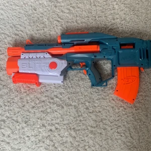 Nerf gun  - Specificationer https://www.adlibris.com/sv/produkt/nerf-elite-20-motoblitz-cs-10-52709226?article=P52709226