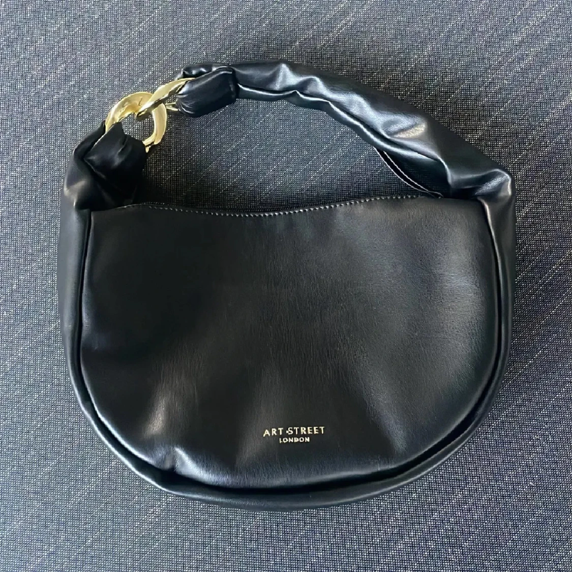 Svart axelväska från Art Street London