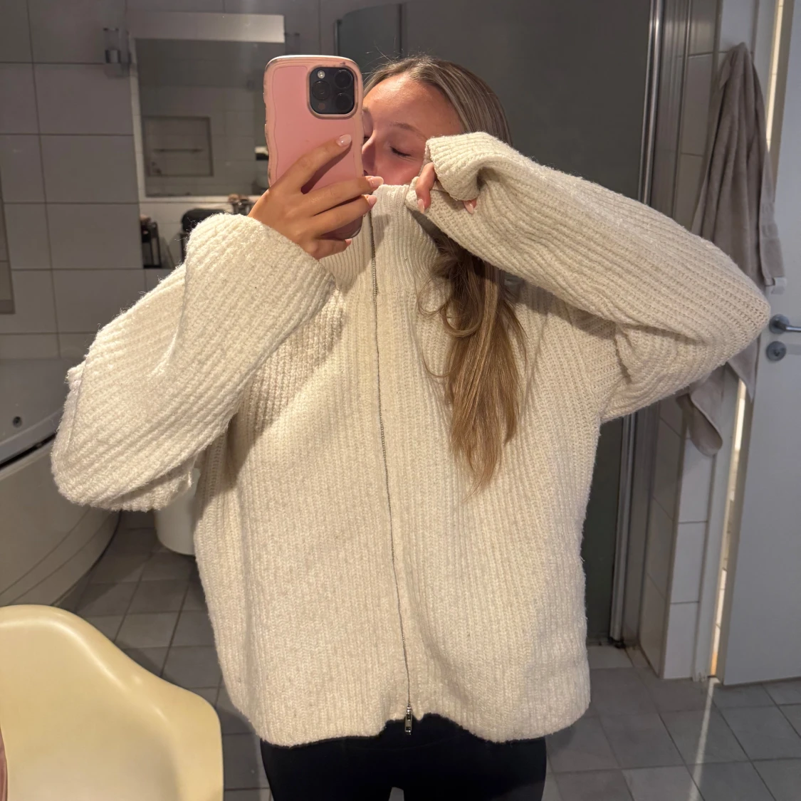 Vit stickad kofta med dragkedja - 2