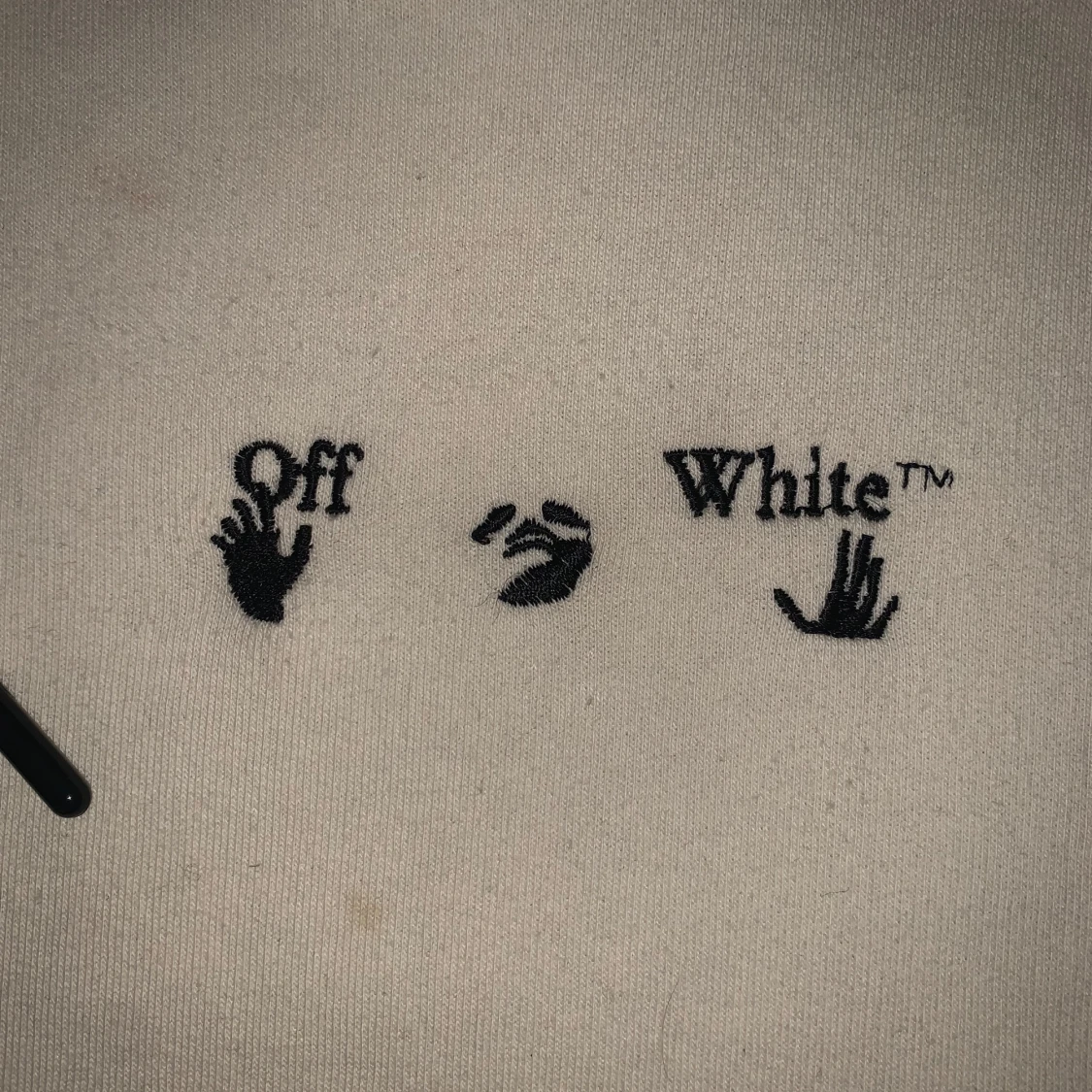 Off-White vit hoodie med svarta detaljer - 1