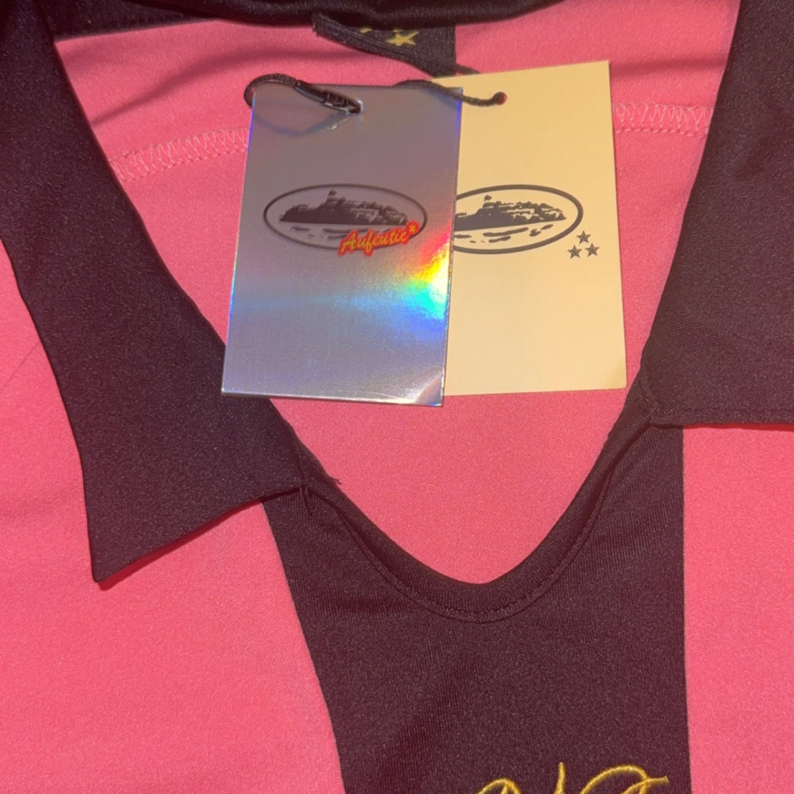 Rosa pikétröja med svart krage - 1