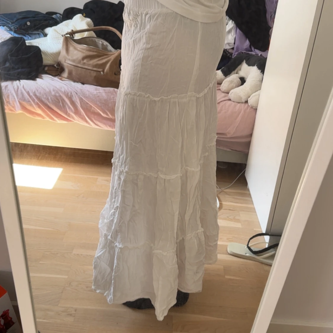 Vit långkjol med volanger  - 1