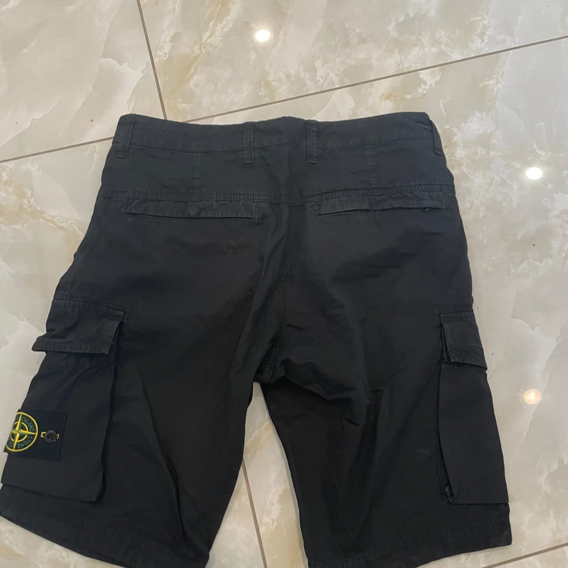 Svarta cargo shorts från Stone Island - 1