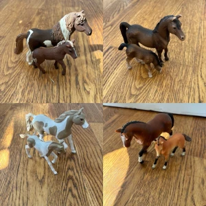 Schleich hästar mm. - Säljer mina gamla schleich saker då jag inte har ngt bruk av dem längre. Ingenting är sönder och allt är i bra skick. Hästar ( ensam ): 50 kr/st. Hästtransport m hästar: 250kr. Djurhage ( mörk ): 175kr. Djurhage ( ljus ): 150kr. Häst m föl: 75kr/st